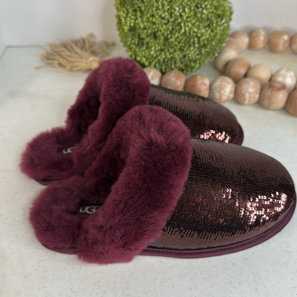 UGG Women's Scuffette II Mirror Ball Slipper Sz 5 NWOB - Picture 1 of 8